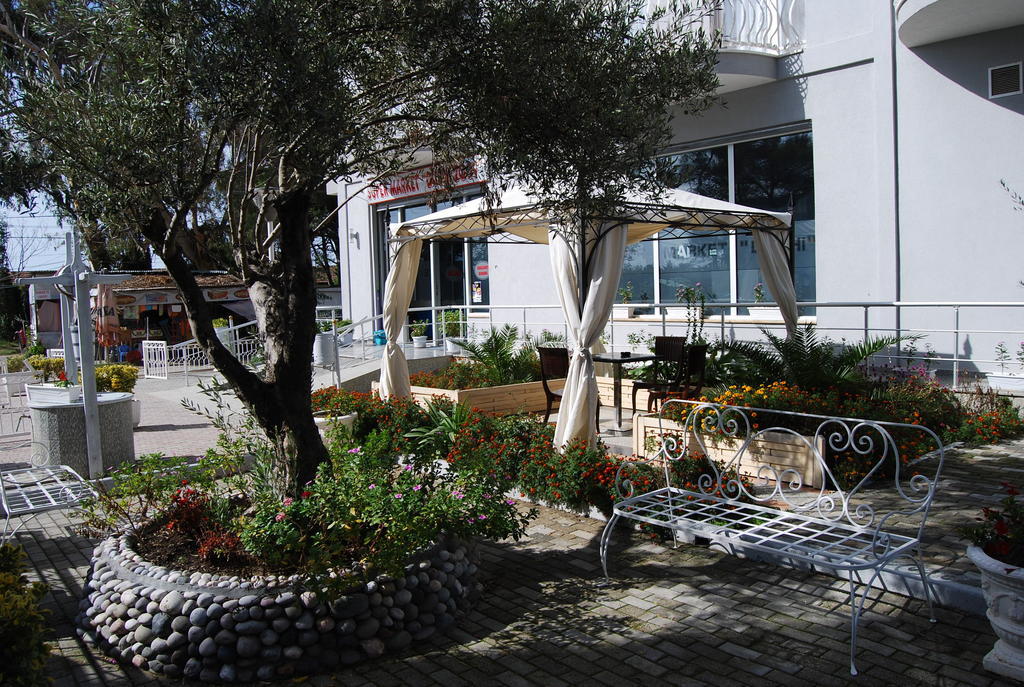 Hotel Marika Golem  Extérieur photo